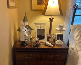 Vintage End Table , Bird Houses, Lamp and Decor