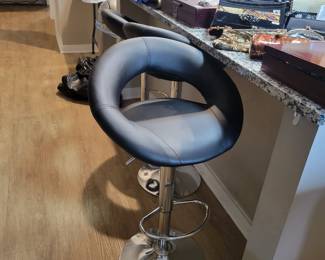 Set of 3 stream line bar stools