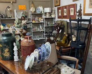 3 black english-style pub stools