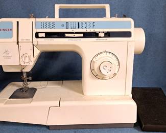 SINGER SEWING MACHINE