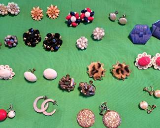 COSTUME JEWELRY CLIP ON EARRINGS 