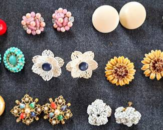 VINTAGE CLIP ON EARRINGS JEWELRY