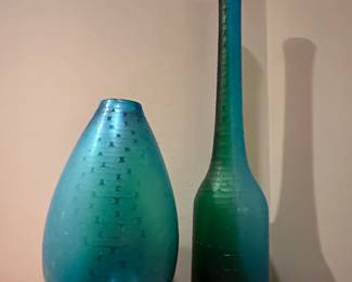 More cute vases.