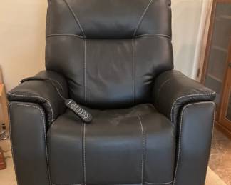 004 Power Recliner Black