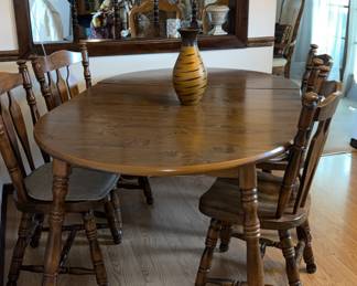 Kitchen table - 4 Chairs