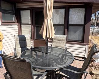 Outdoor Patio Set & Umbrella
