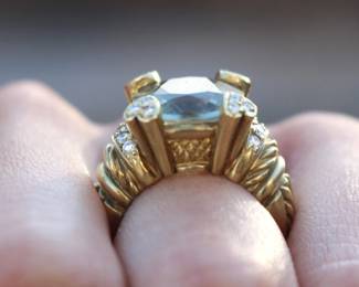 Beautiful Judith Ripka ring. 18 kt. gold