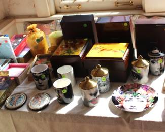 Papyrus stationary, and decorative objects.
