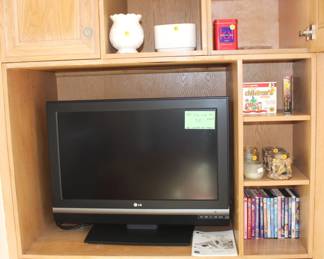 32" LG TV. dvd's.