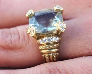 Beautiful Judith Ripka ring. 18 kt. gold