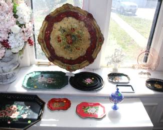 Large amount of tole painted trays and decorative objects.