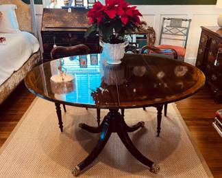 Stickley Pedestal Table w/ 2 leaves