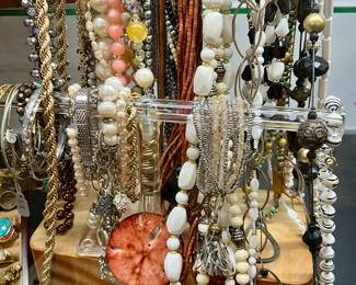 Lot 109: It’s all about the bling!