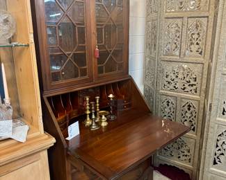 Lot 40: Vintage Federal Style Secretary 