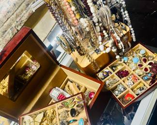 Lot 109: Vast Collection of Vintage to modern costume jewelry: includes acrylic stand snd three tiered box