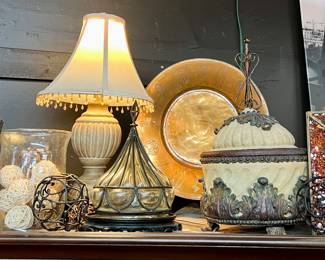 Lot 128: Decor & More…in a neutral, complimentary palatte 