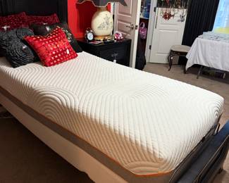 Twin xl Kingsdown  movable mattress with heat, cool, massage.