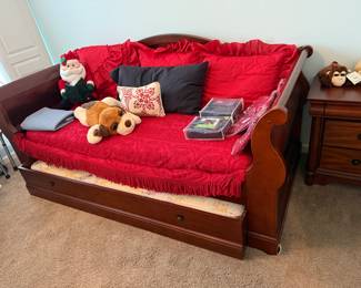 Very nice sleigh daybed