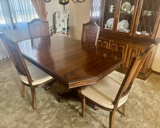 Ethan Allen Dining Table with Pads and 6 Chairs