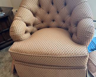 Ethan Allen Tufted Bucket Swival Chair (NEW) We have 2