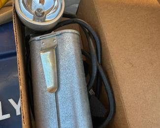Sweet old vintage Camping Light! Not sure this has ever been out of the original box!