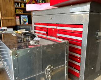 Here’s a side shot of the P flight aircraft aluminum toolbox