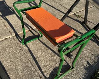 Nice NEW garden seat/kneeler!