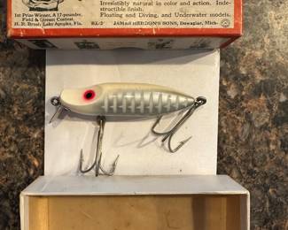 This is a superb vintage Heddon bait lure its original box