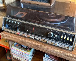 Nice Vintage Stereo - Turn table, Radio, and 8 Track tape! Comes with speakers!