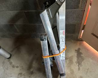 A FANTASTIC LEIFHEIT Plateau Foldable Stand! LIKE NEW! NEAR MINT!