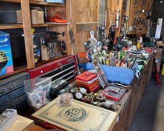 Those two wooden boxes at the bottom of the screen are filled with amazing mint router bits