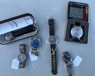 A Nice grouping of Vintage watches! WE HAVE MORE TOO!