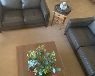 Stylish style that will match any living room. All sets are 💲1500 individual orders also available