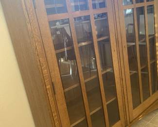 Stickley Mission Twodoor Oak bookcase /stain glass doors.
We have been fans of Stickley furniture for over 25 years. We are moving and looking for a new owner. We have a large collection of beds, desks, dining sets, coffee tables, etc. If you are interested in purchasing, please contact us.