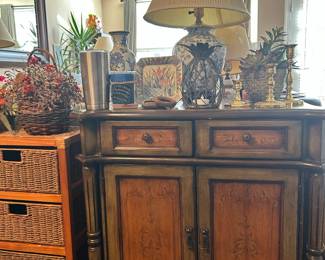 Decor, tables, lamps, storage