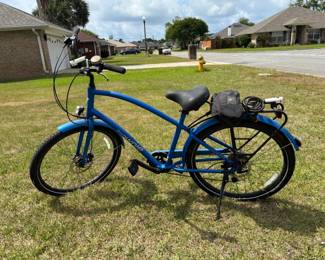 CLEAN like new Trek Townie cruiser. This baby is sweet! Retails over $900