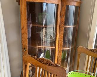 Curved curio cabinet