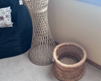 Wicker plant stand