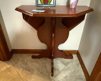 Drop leaf table
