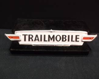 Trailmobile sign