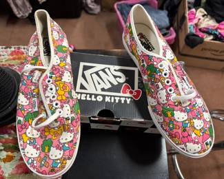 Hello Kitty Vans 
