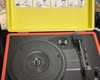 Crosley Peanuts turntable 