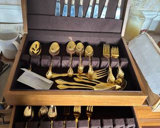 Gold flatware set 