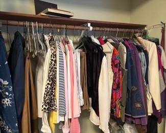 Older ladies clothes / medium most sizes 