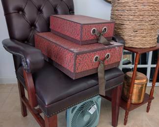 $15 MAJESTIC CHAIR
$5 EACH EVERYTHING ELSE PICTURED