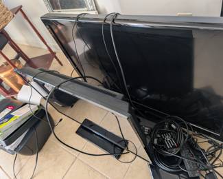 FLAT SCREENS (NOT SMART TV) $30 EACH 