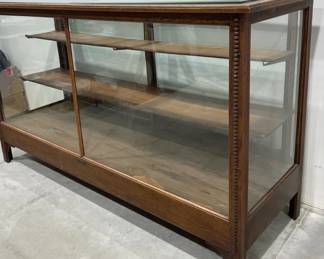 Display Case with 2 Wooden Shelves and Glass Doors