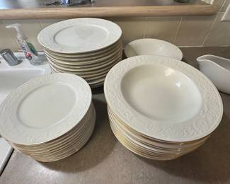 Retroneu Calais China Set