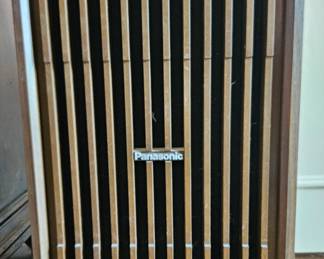 Vintage Panasonic Stereo Speakers Model SB608 - Woodgrain