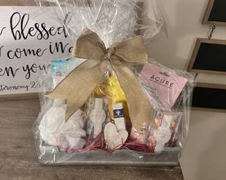 Spa baskets with guaranteed over $250 worth of product and everyone the perfect gift!